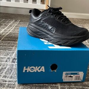 Hoka women’s Black Bondi 7